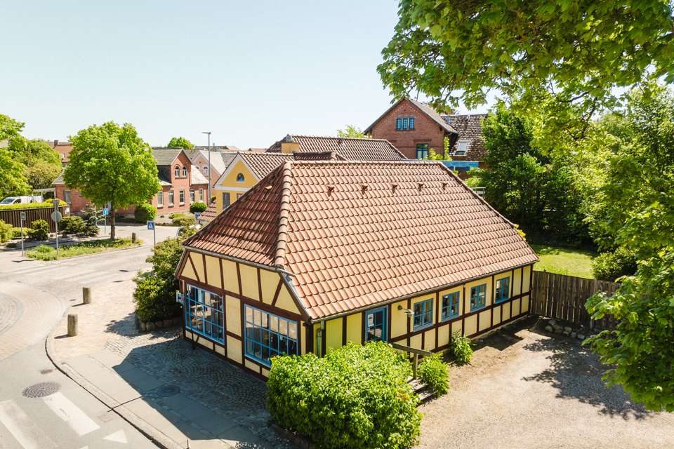 Dronefotos af Det Gule Hus