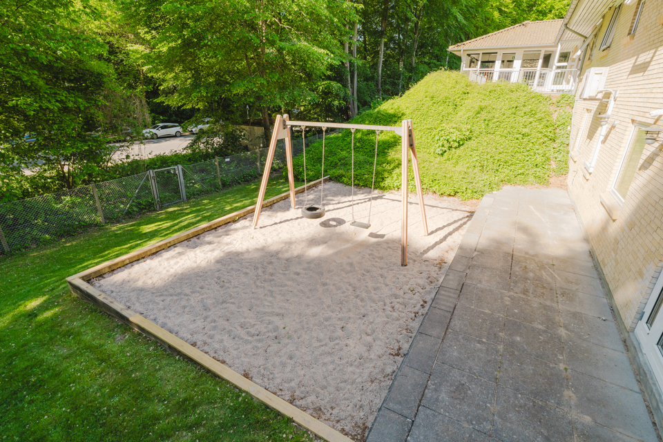 Gyngestativ ved Bihuset