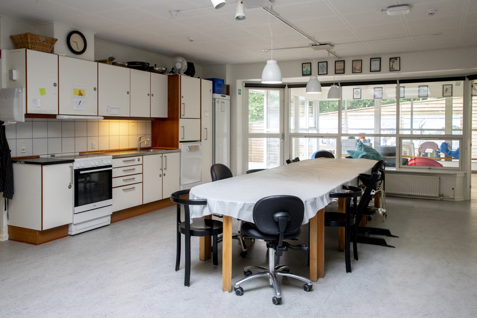 Køkken med spiseplads